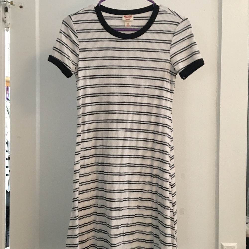 Short sleeve dress